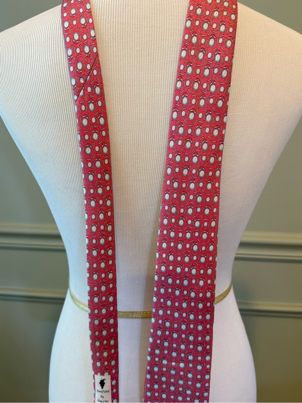 Vineyard Vines tie.